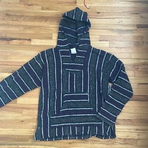 Beautiful unisex drug rug and extremely comfortable!! Size large